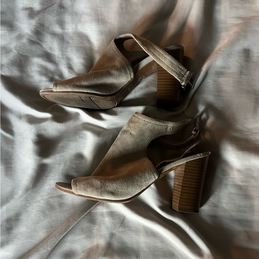 Sam Edelman Elegant Tan Block Heel Sandals